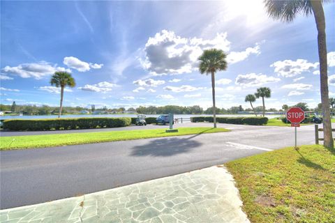 A home in WINTER HAVEN