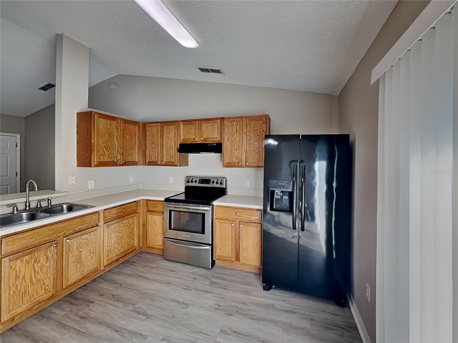 DELTONA LAKES UN 66 - Residential Lease