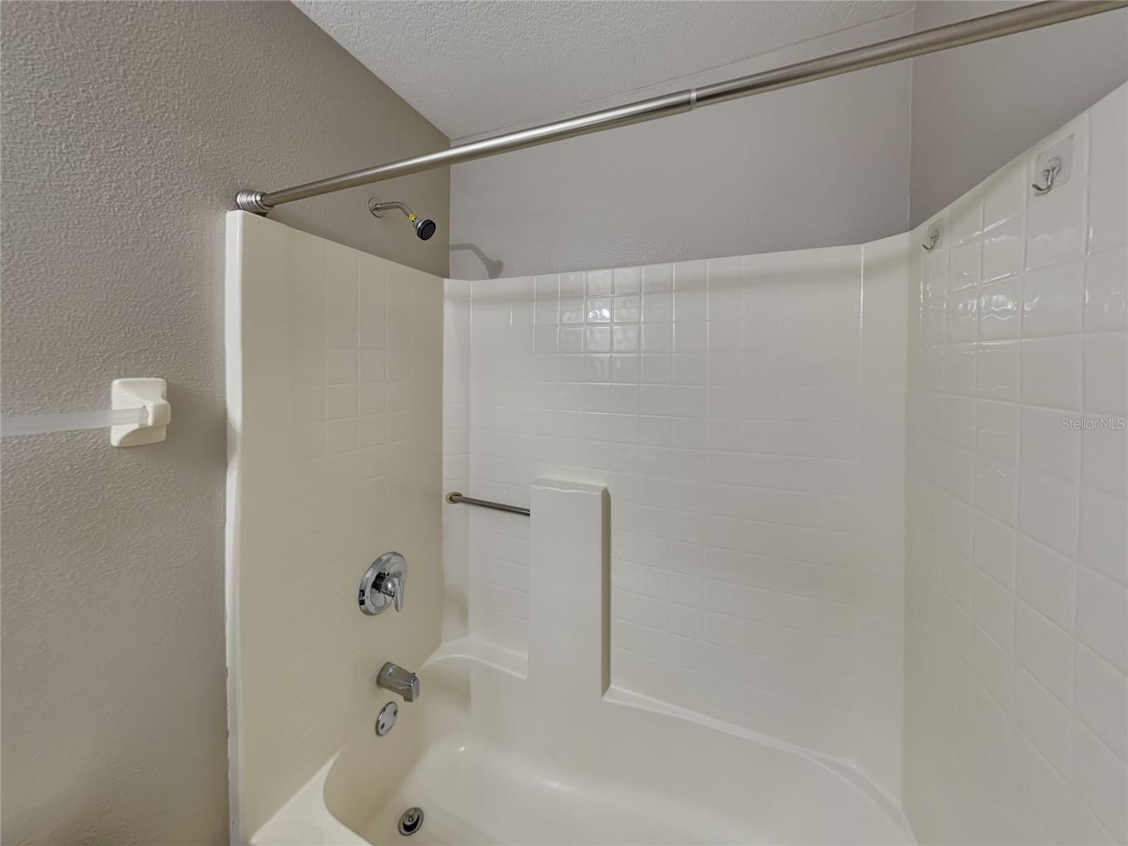 DELTONA LAKES UN 66 - Residential Lease