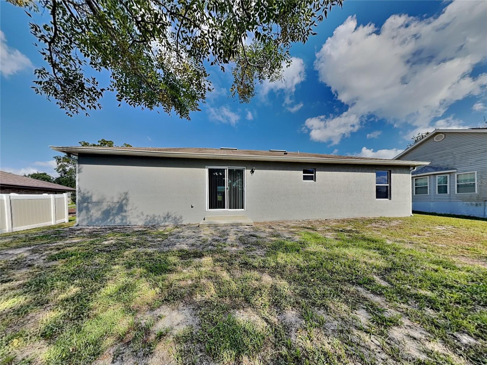 DELTONA LAKES UN 66 - Residential Lease