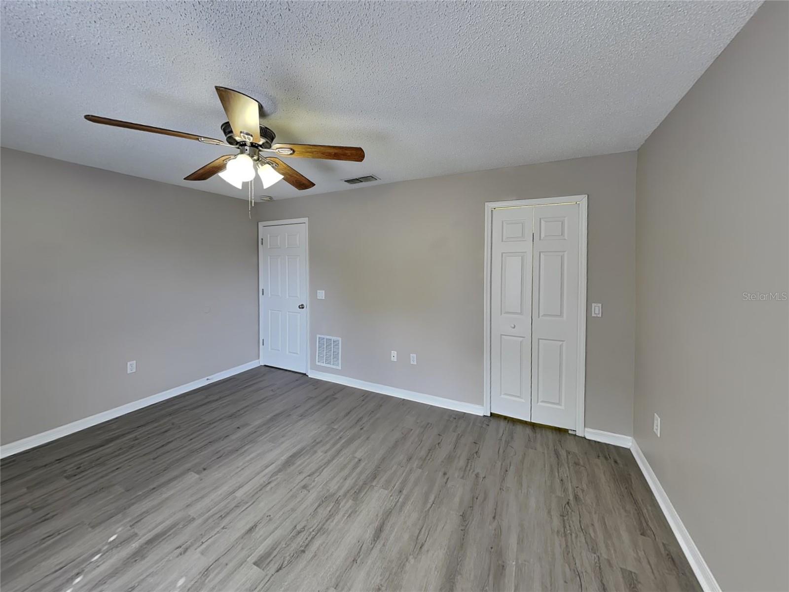 DELTONA LAKES UN 66 - Residential Lease