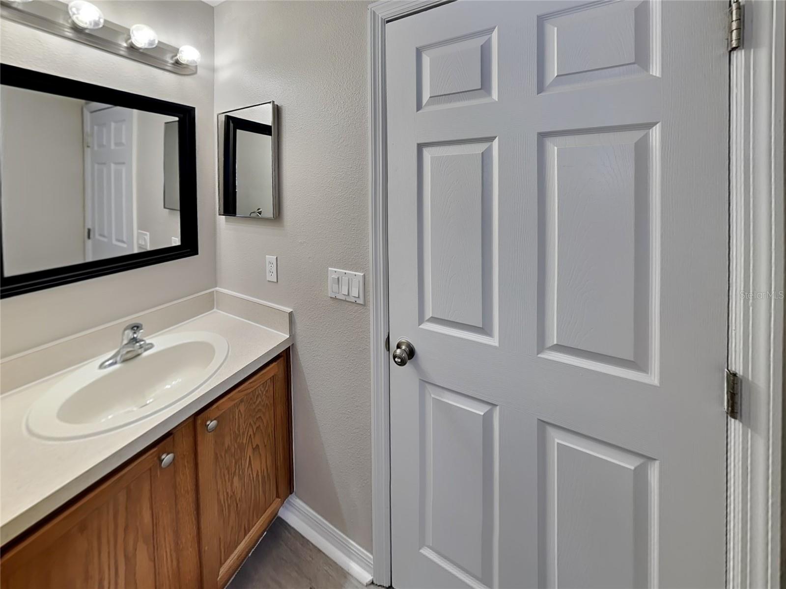 DELTONA LAKES UN 66 - Residential Lease