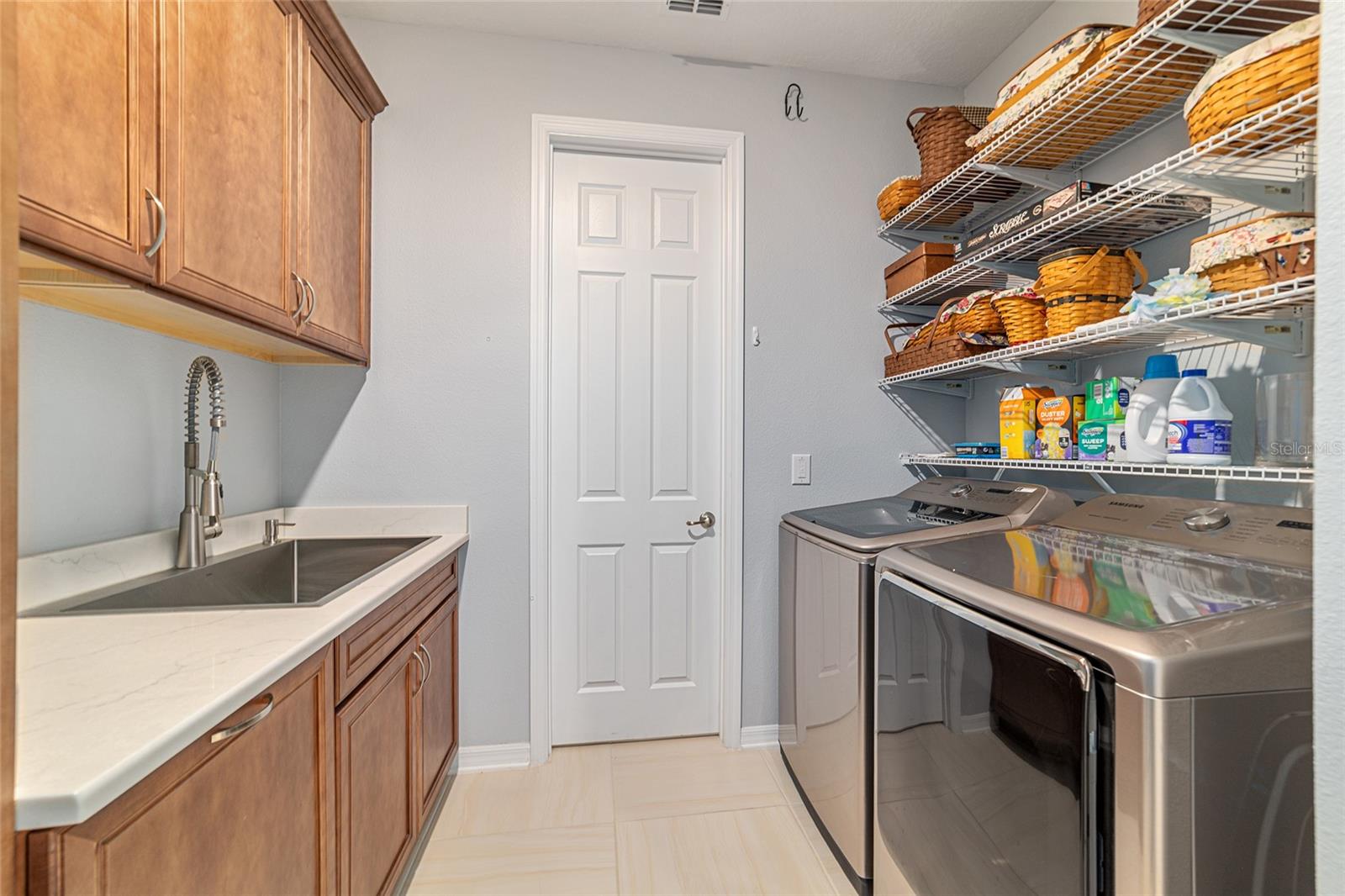 ON TOP OF THE WORLD - Residential