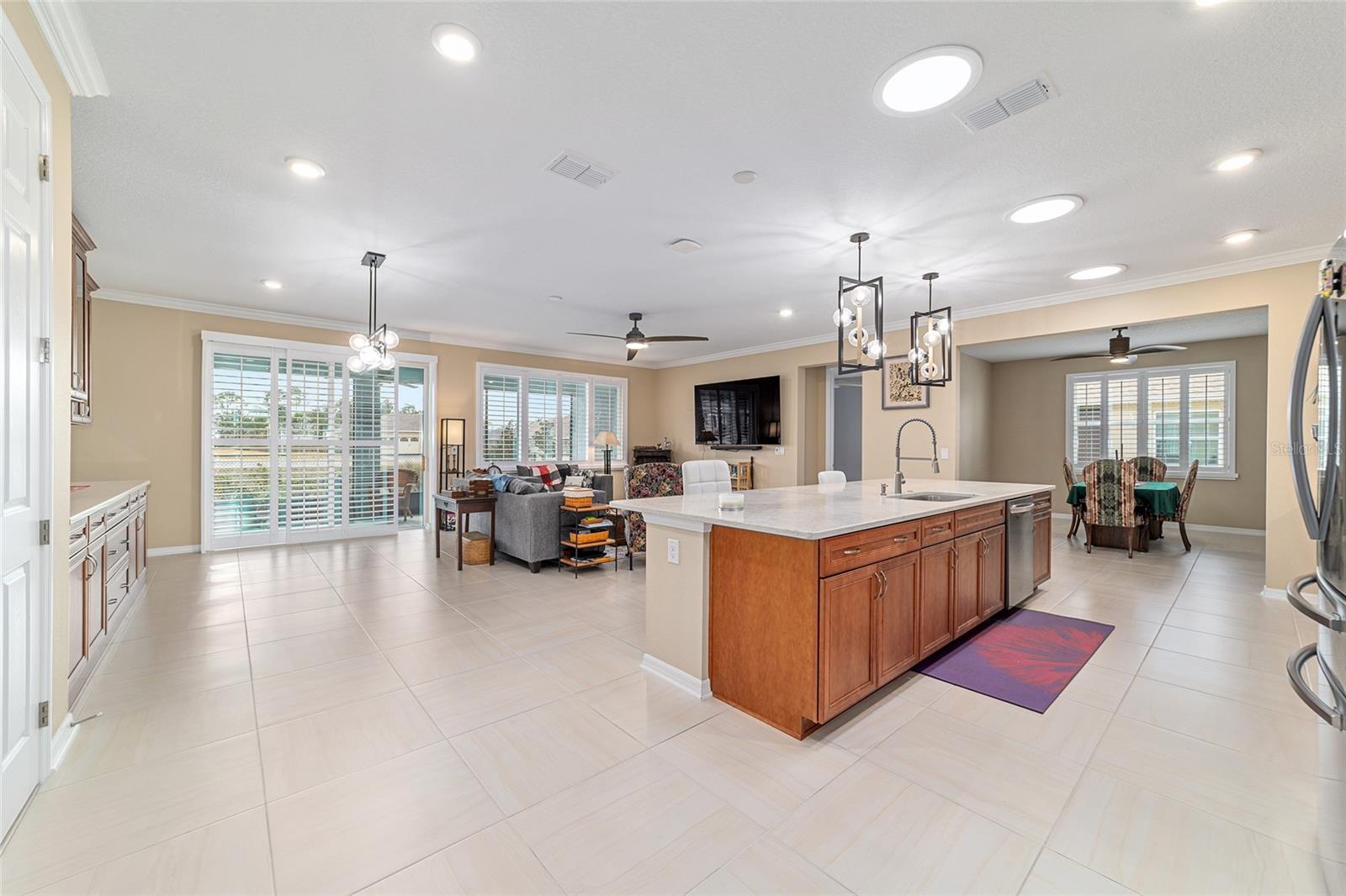 ON TOP OF THE WORLD - Residential