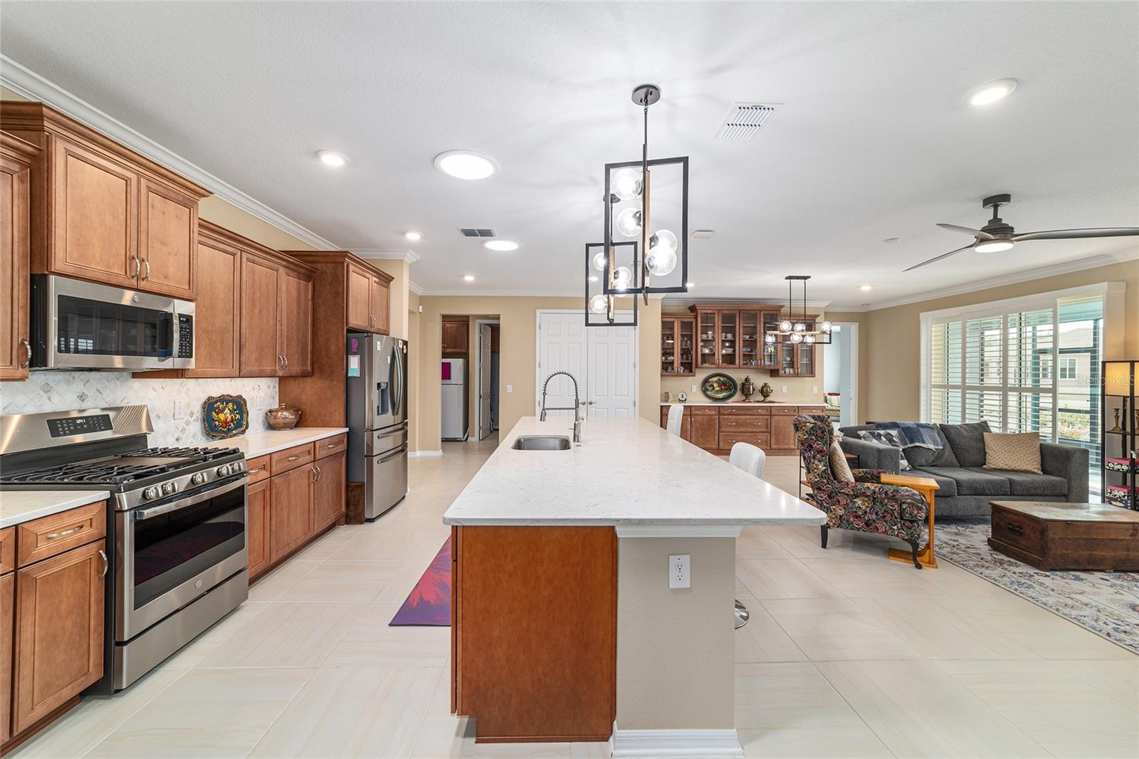 ON TOP OF THE WORLD - Residential