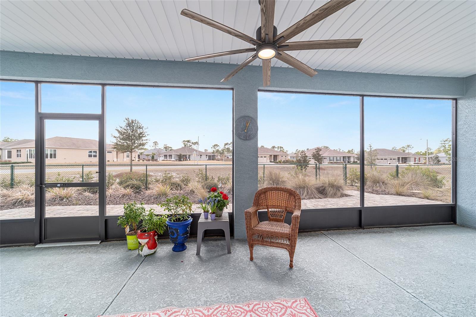 ON TOP OF THE WORLD - Residential