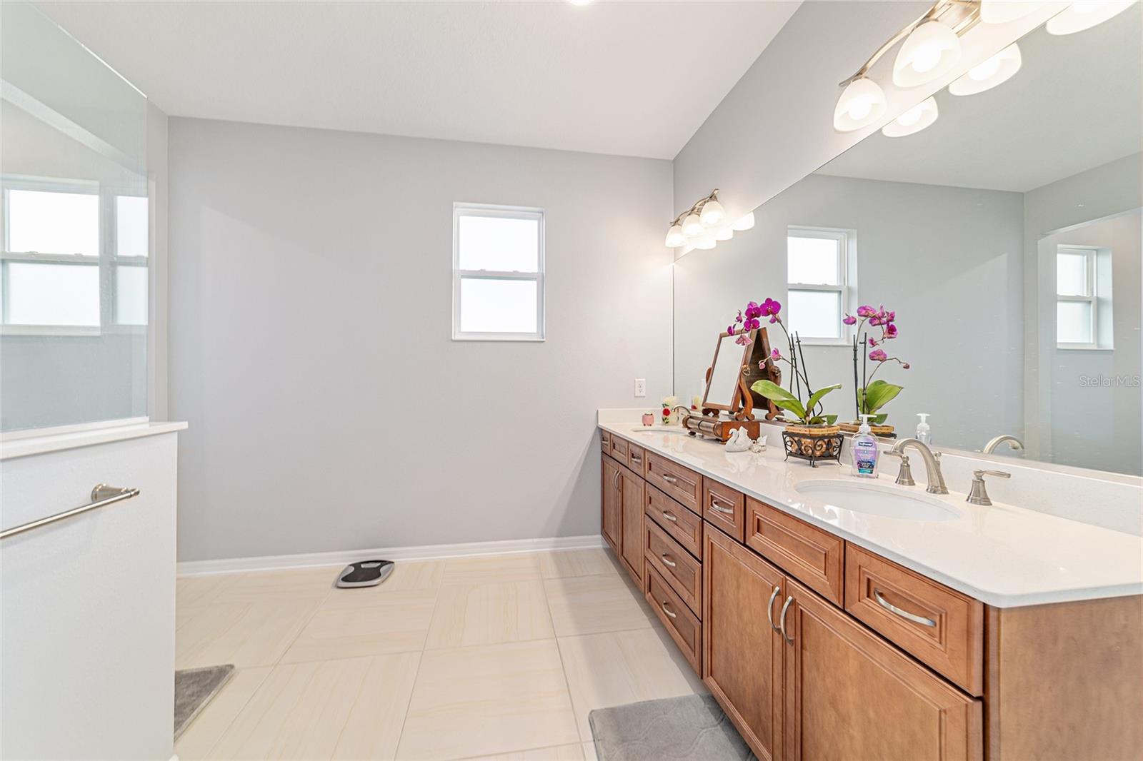 ON TOP OF THE WORLD - Residential