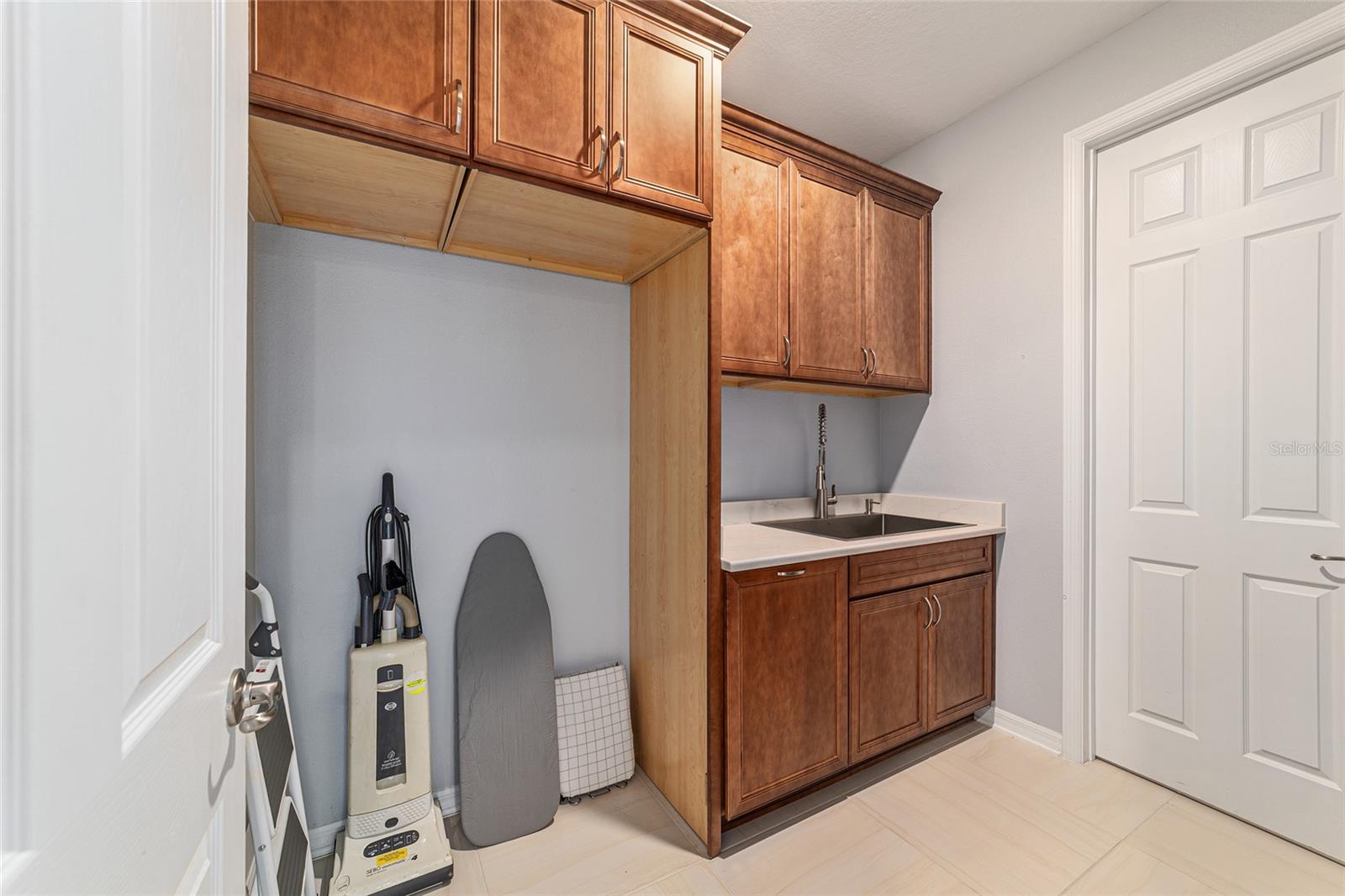 ON TOP OF THE WORLD - Residential