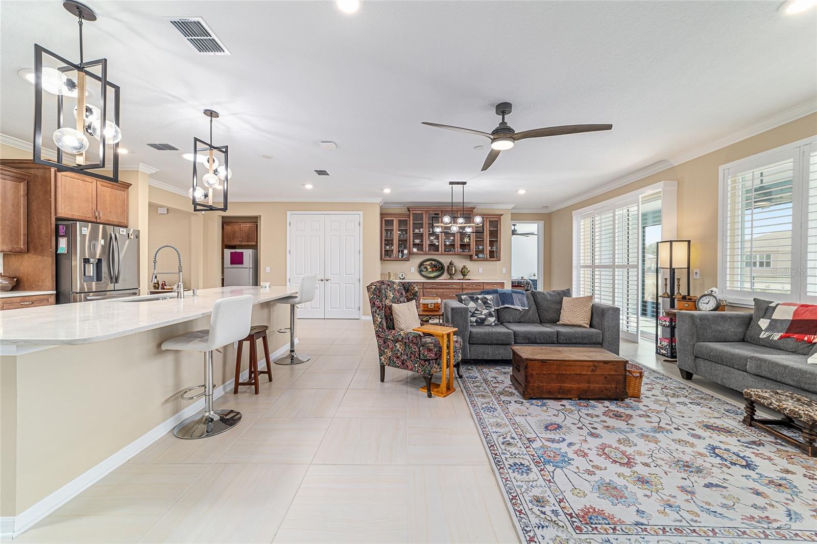 ON TOP OF THE WORLD - Residential