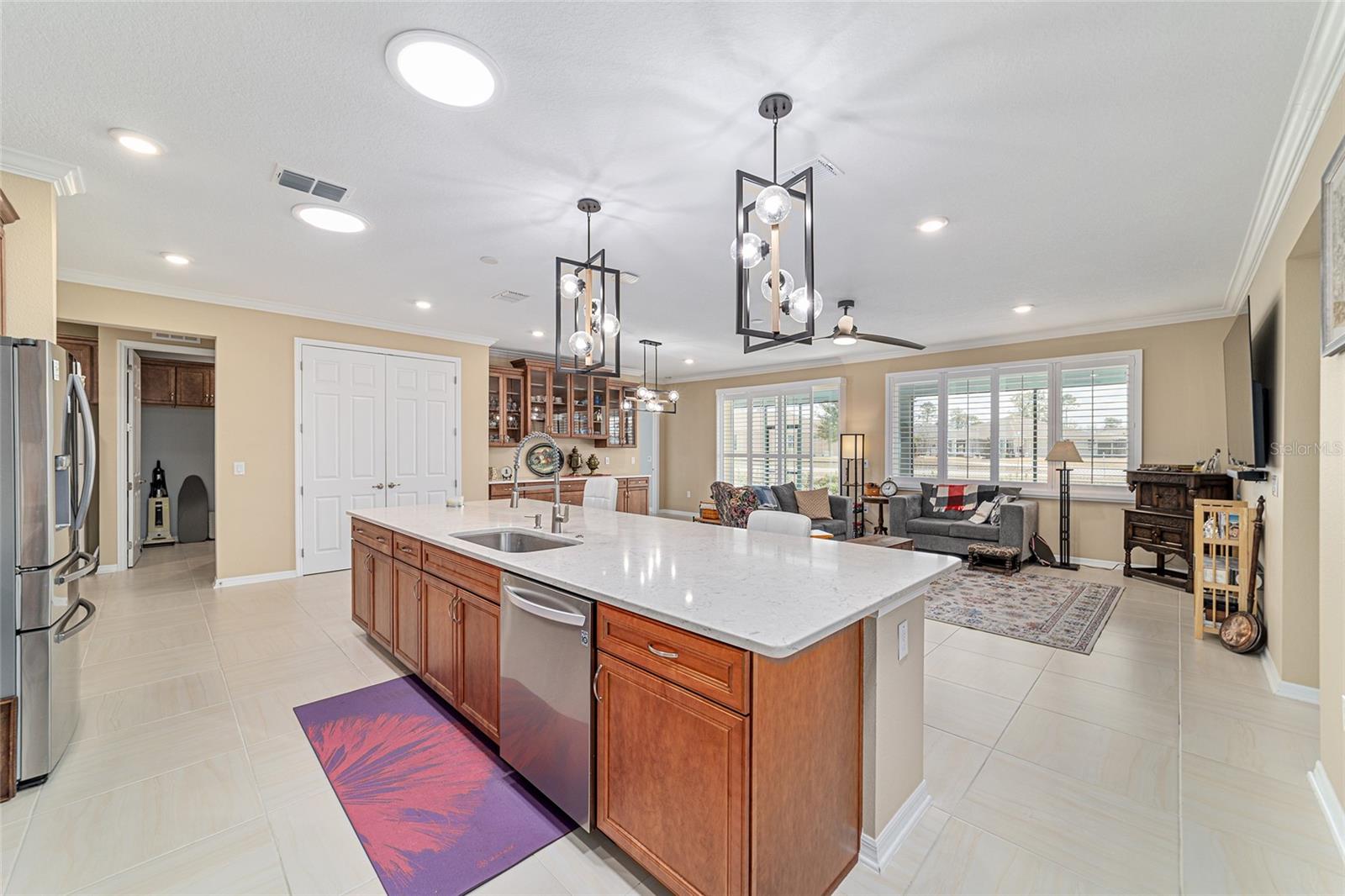 ON TOP OF THE WORLD - Residential