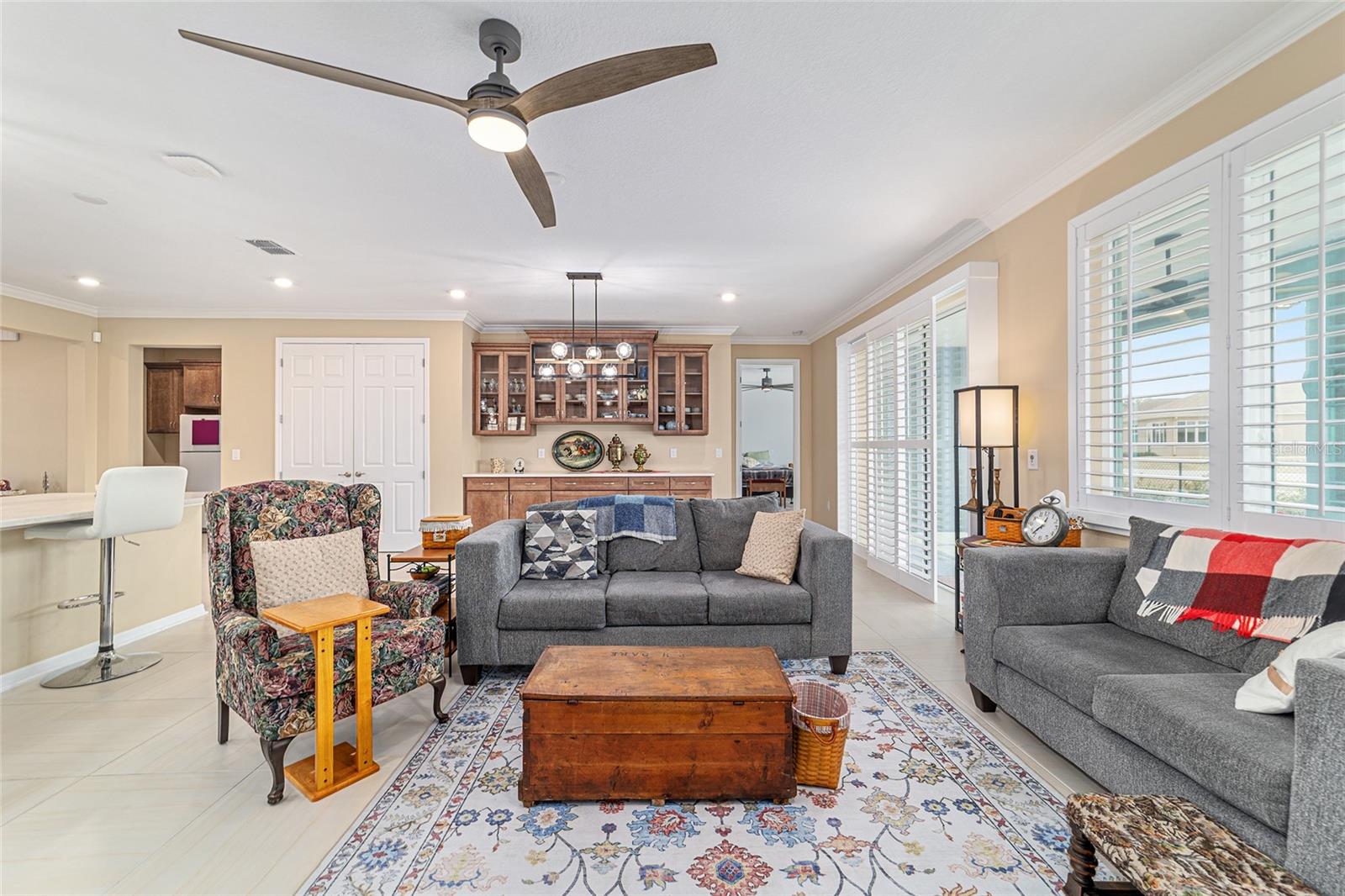 ON TOP OF THE WORLD - Residential