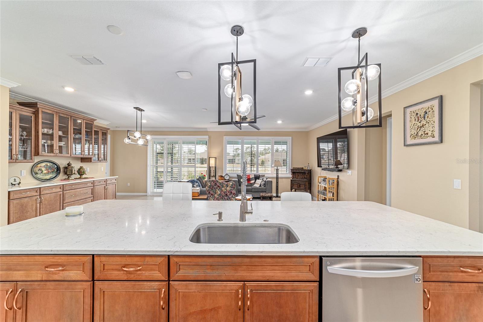 ON TOP OF THE WORLD - Residential