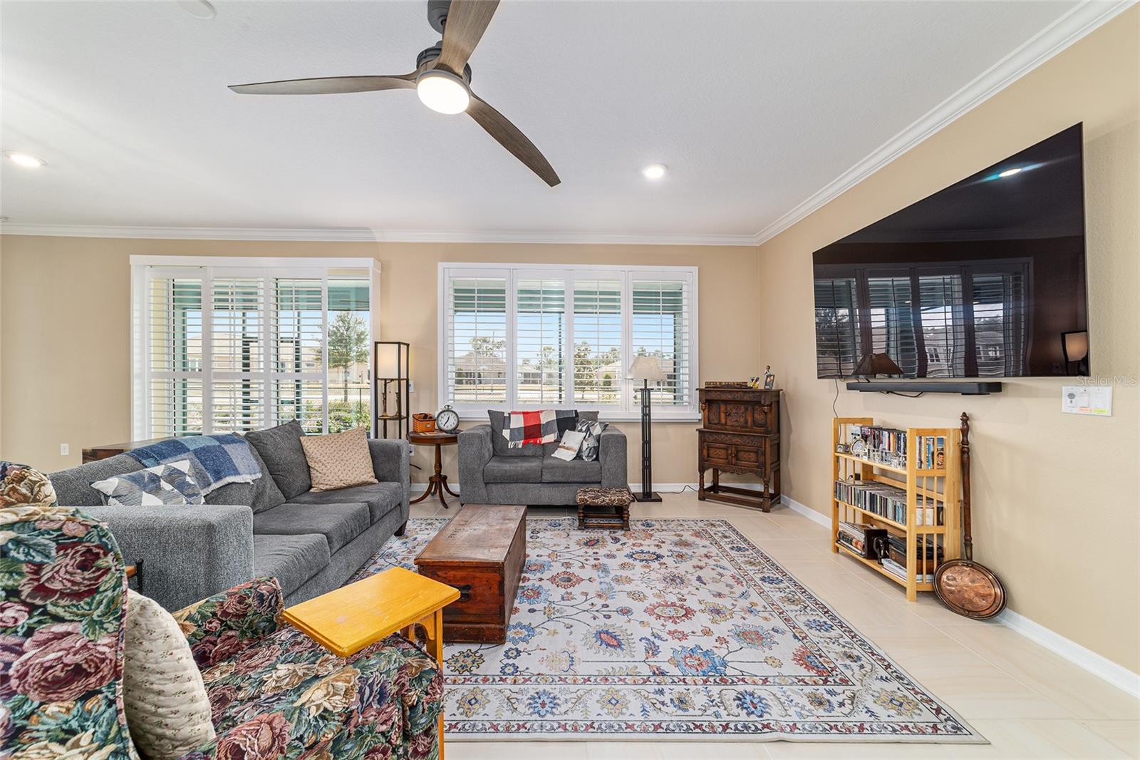 ON TOP OF THE WORLD - Residential