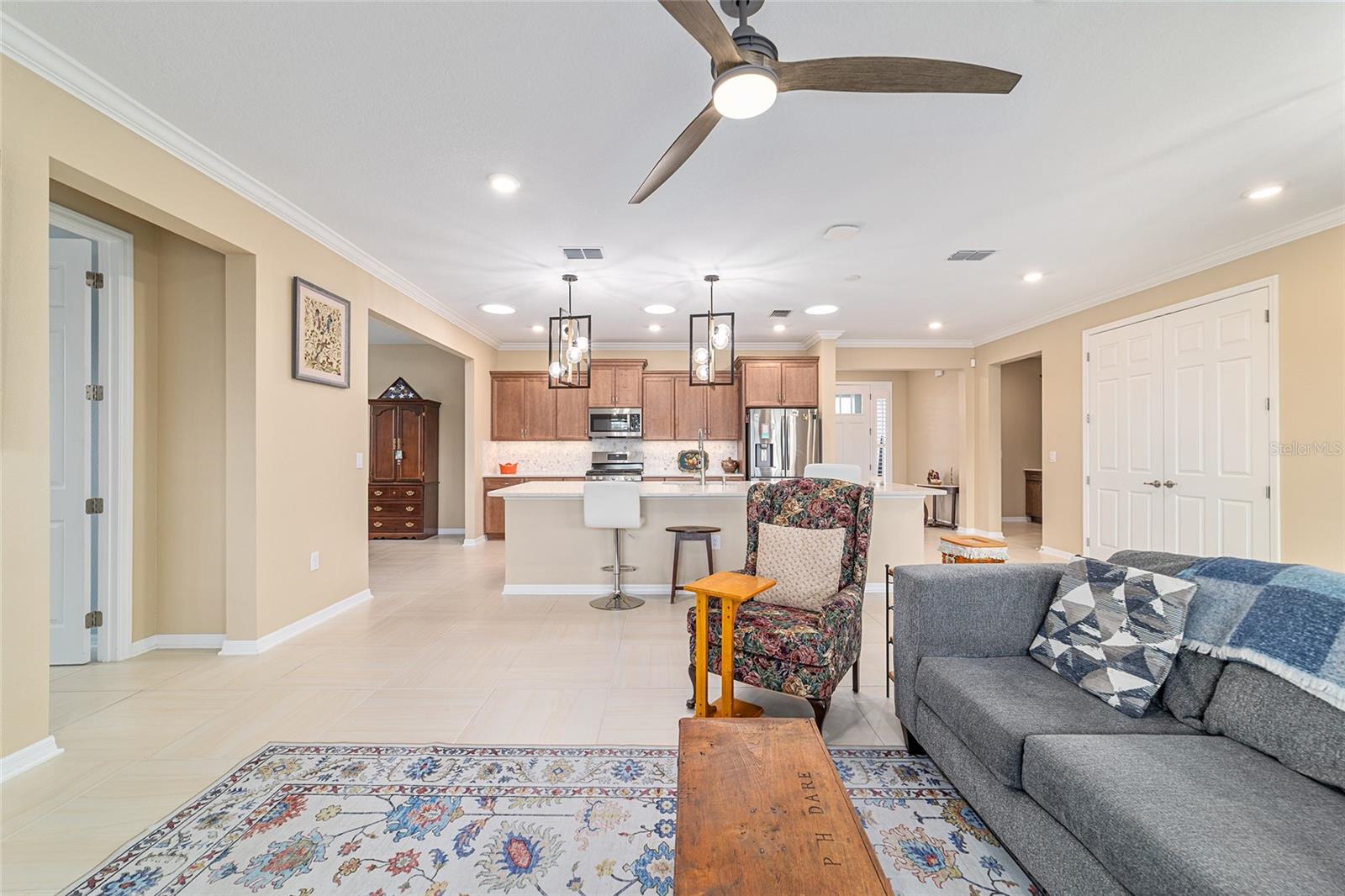 ON TOP OF THE WORLD - Residential