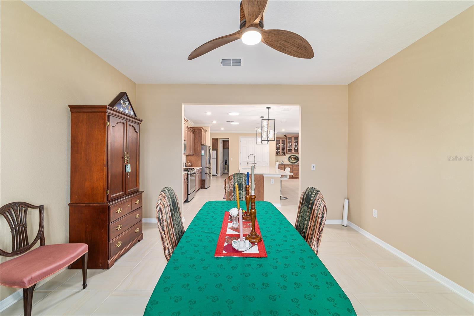 ON TOP OF THE WORLD - Residential