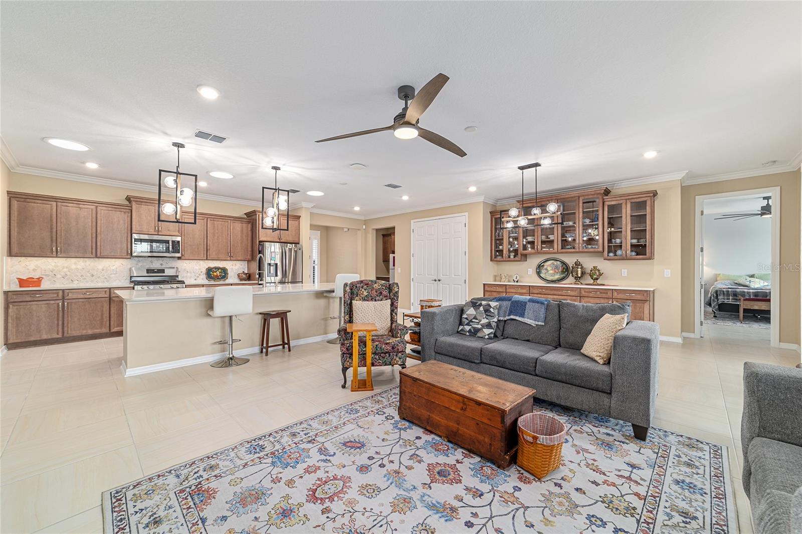 ON TOP OF THE WORLD - Residential