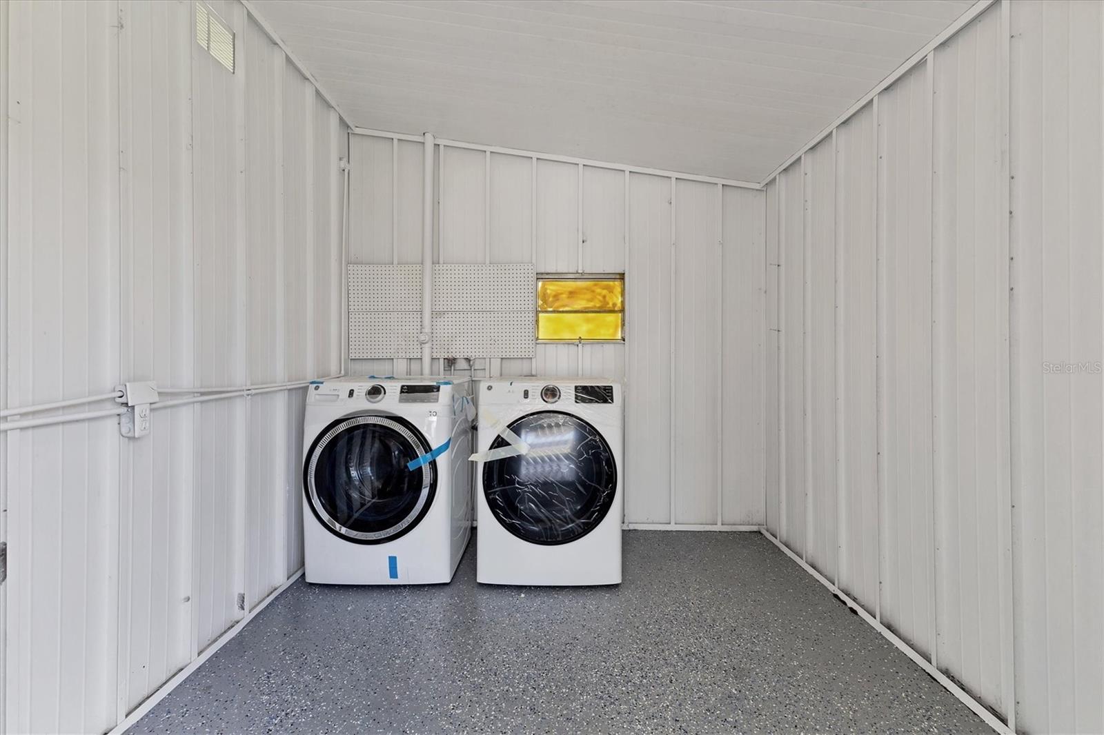 SHADOW BROOK MOBILE HOME - Residential