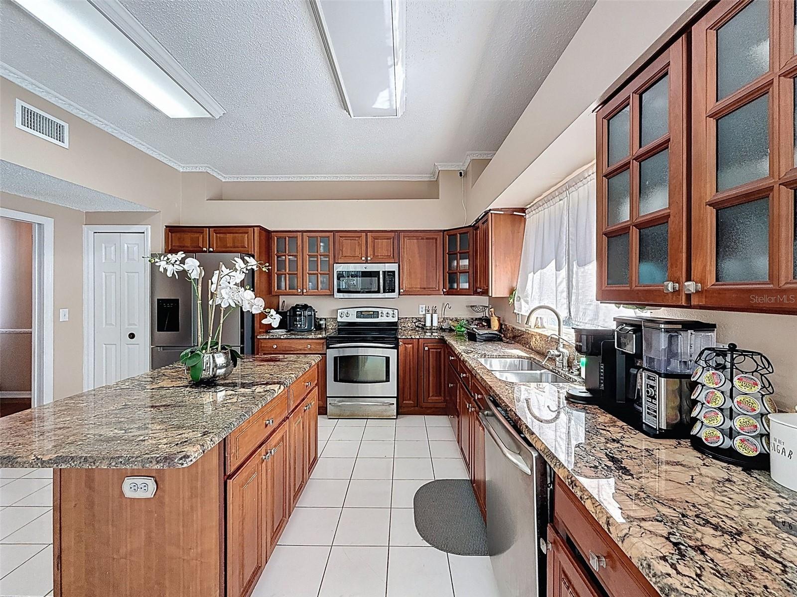 CLUBHOUSE ESTATES AT SUMMERFIE - Residential