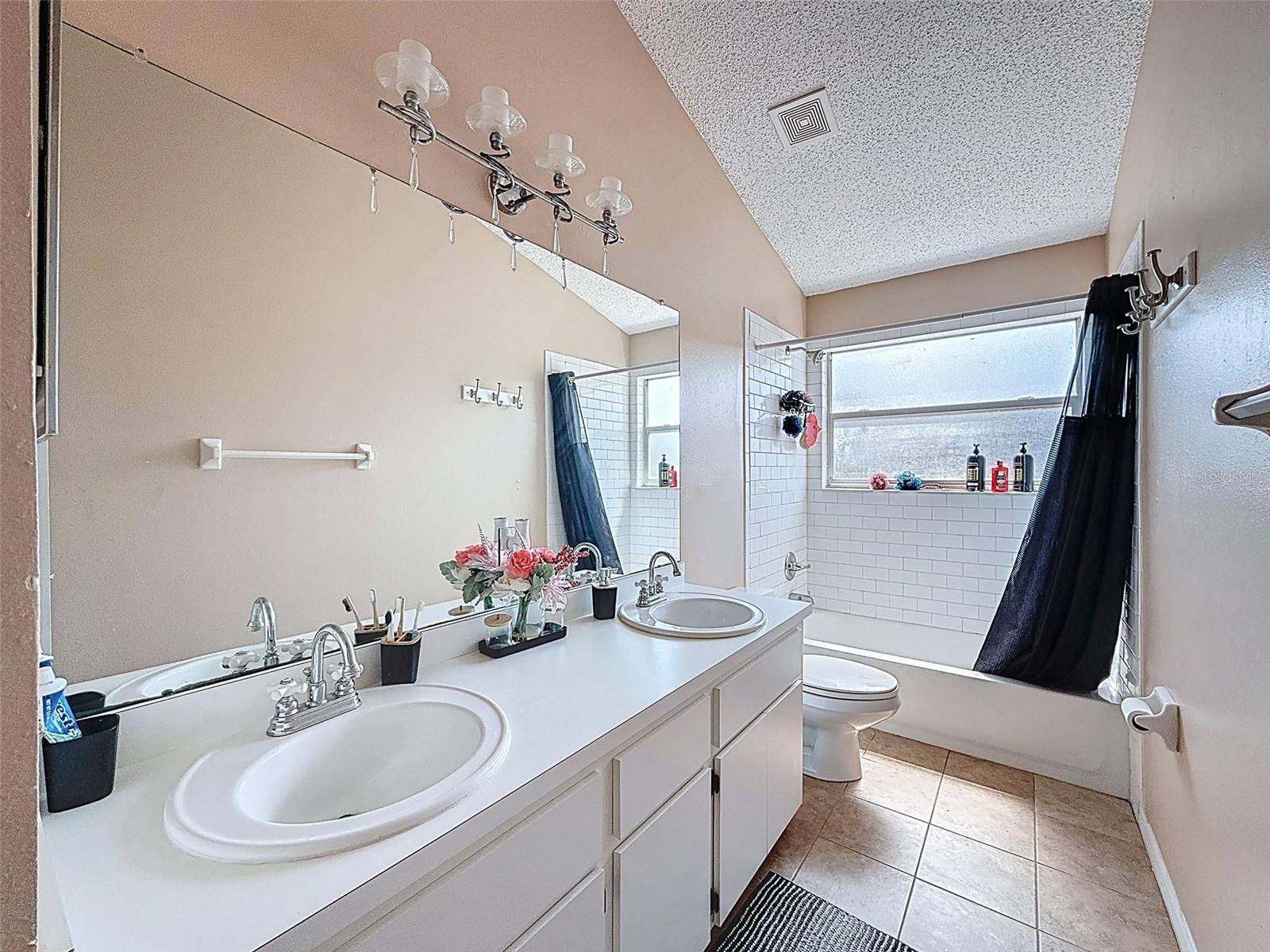 CLUBHOUSE ESTATES AT SUMMERFIE - Residential