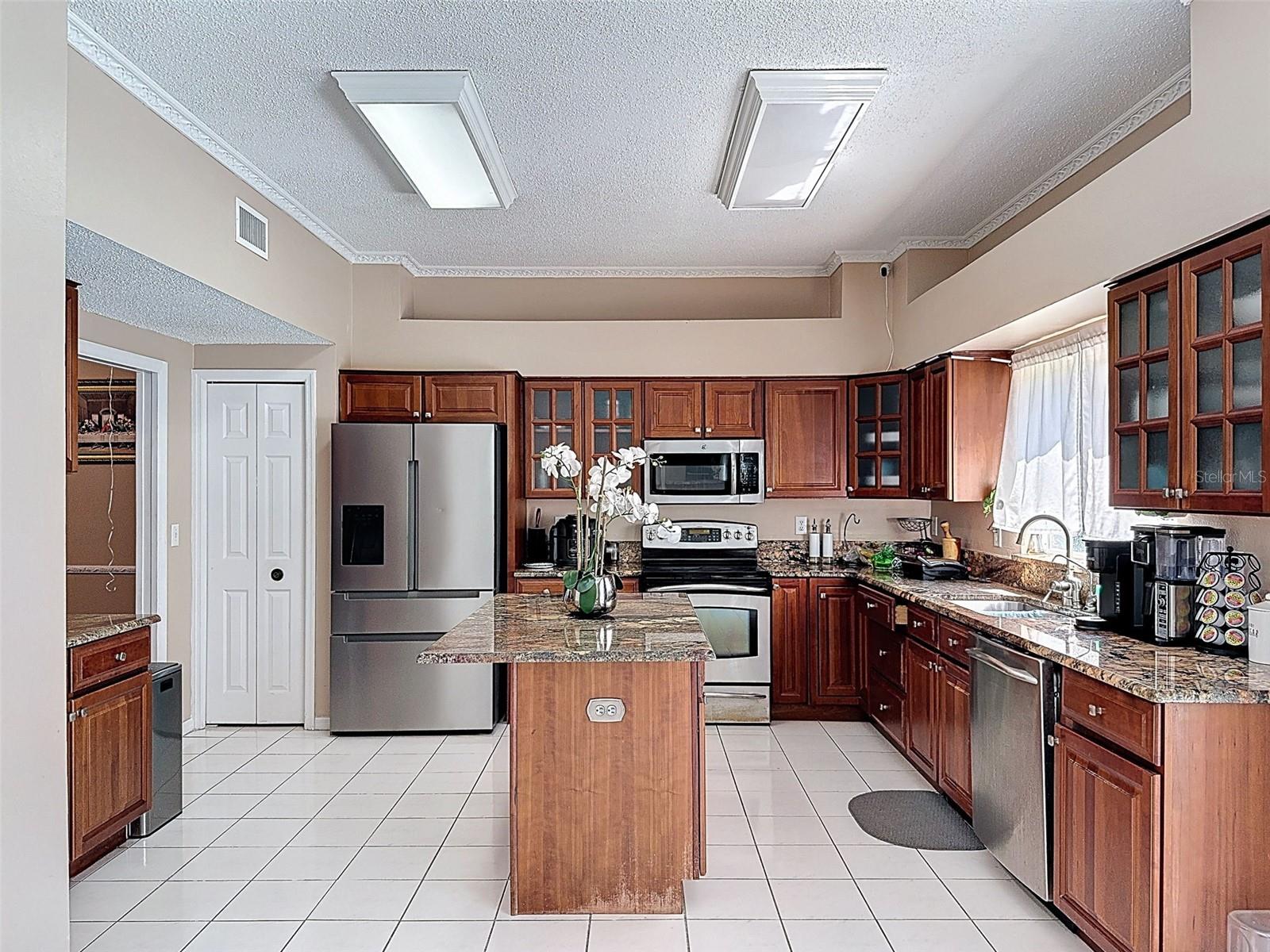 CLUBHOUSE ESTATES AT SUMMERFIE - Residential