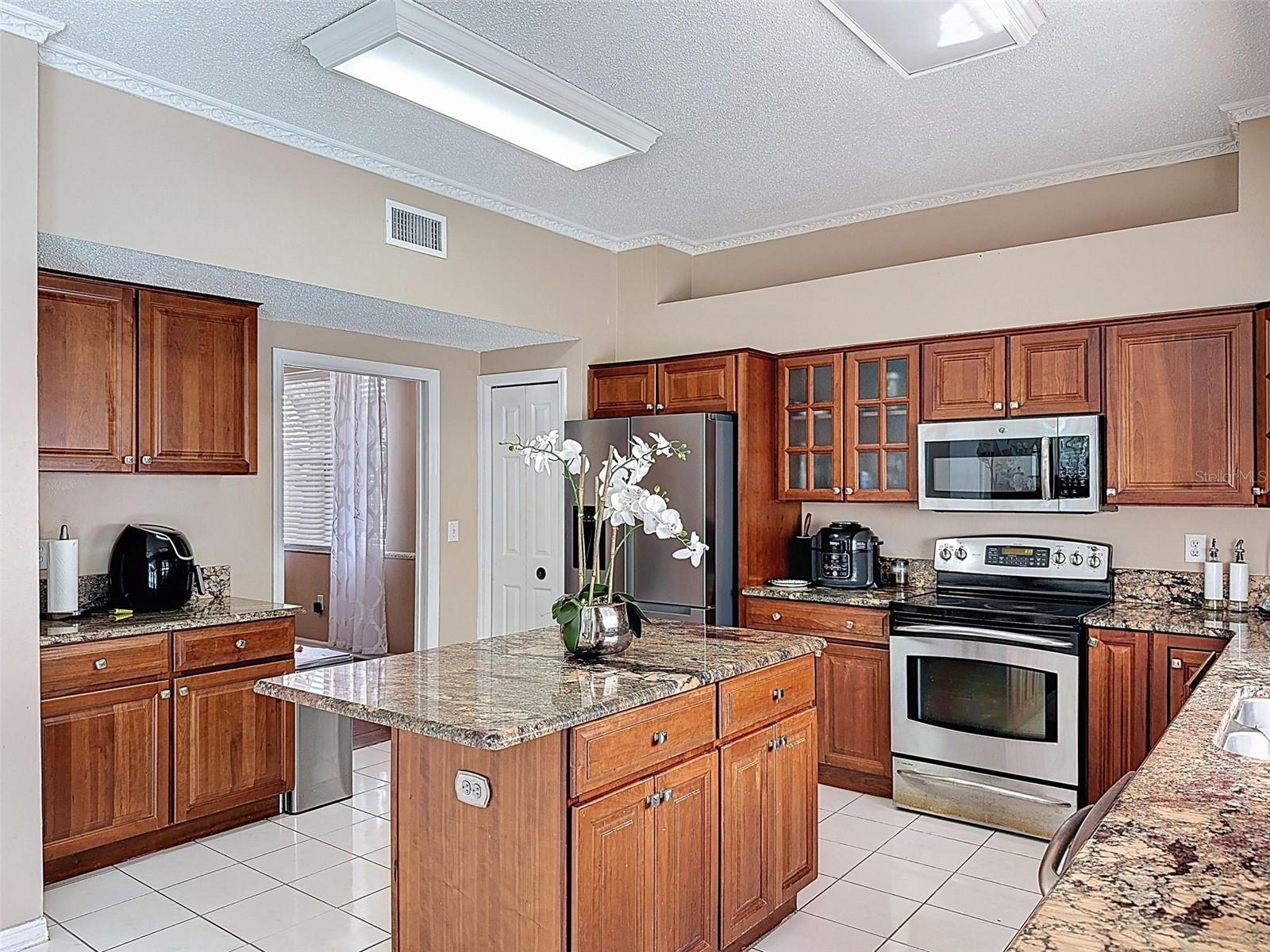 CLUBHOUSE ESTATES AT SUMMERFIE - Residential