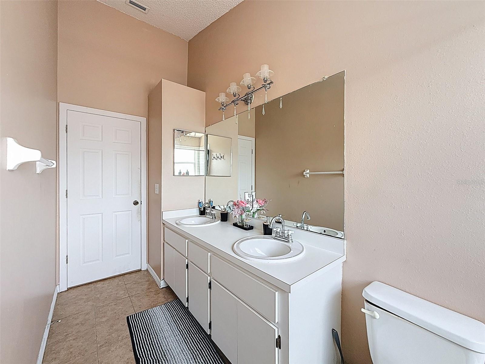 CLUBHOUSE ESTATES AT SUMMERFIE - Residential