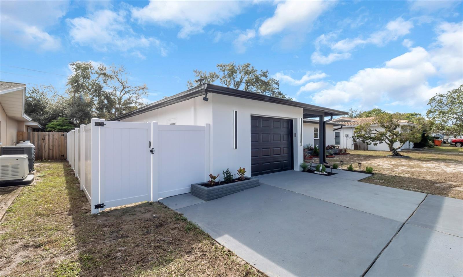 OAKHURST GROVES 2ND ADD - Residential