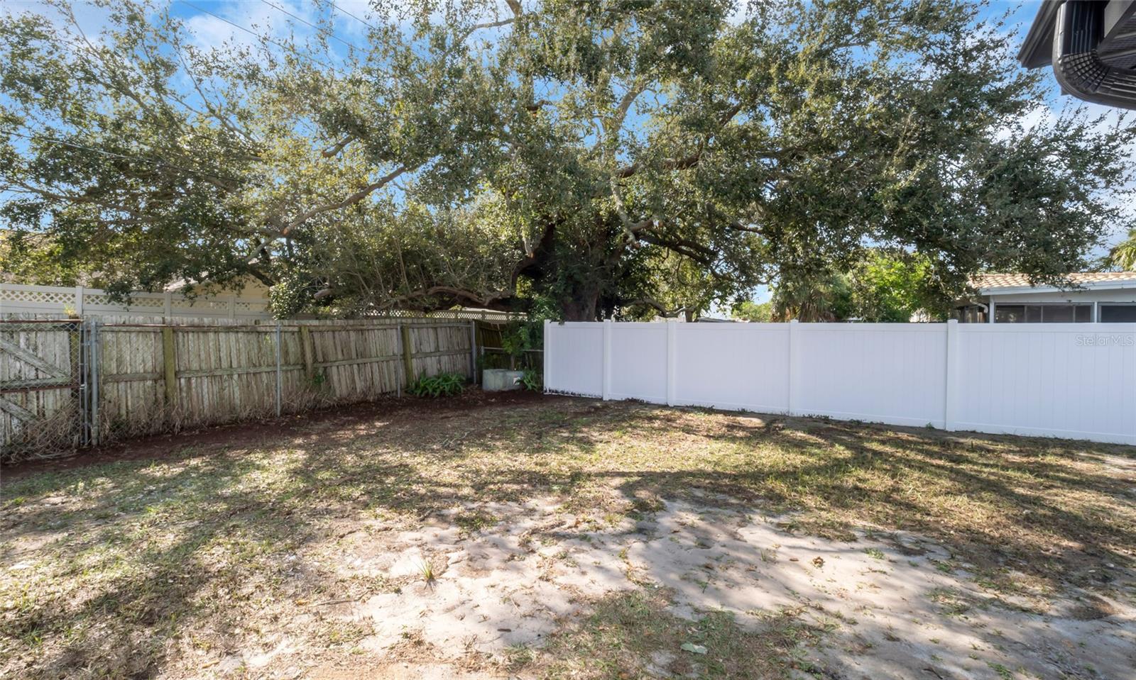 OAKHURST GROVES 2ND ADD - Residential