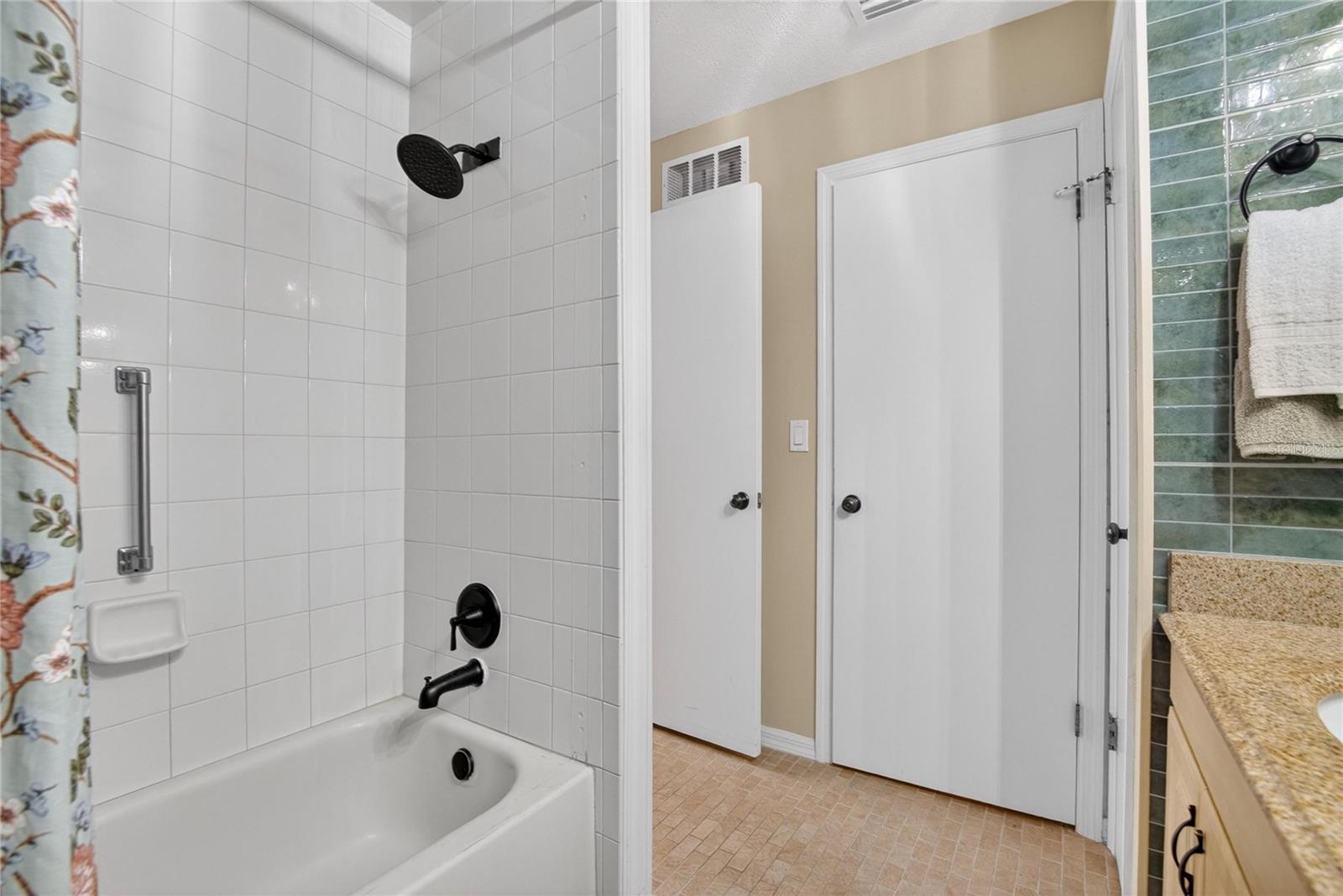 HIGHGATE IV CONDO - Residential