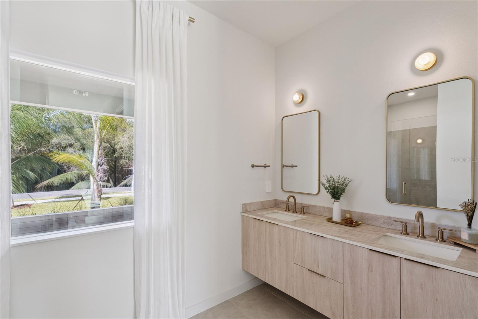 BOULEVARD OAKS AT LADY LAKE - Residential