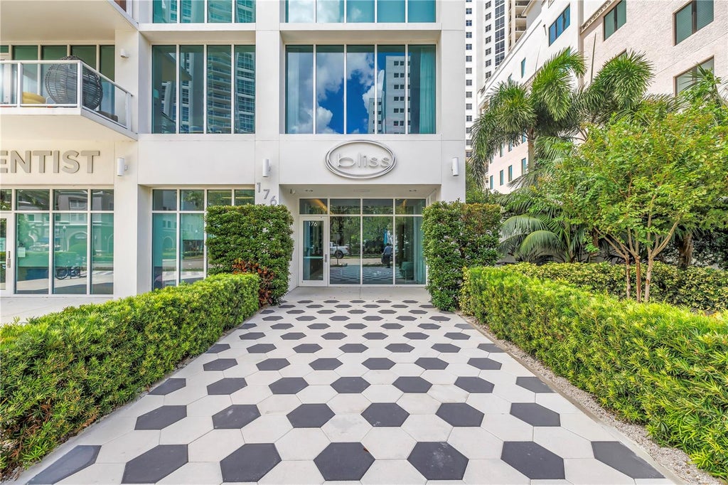 Photo of 176 4th Avenue NE #1101, St Petersburg, FL 33701 (MLS # TB8544749)