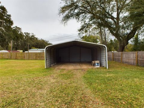 A home in LAKELAND