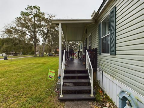 A home in LAKELAND