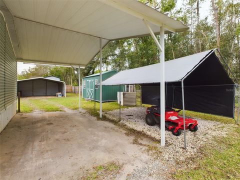 A home in LAKELAND