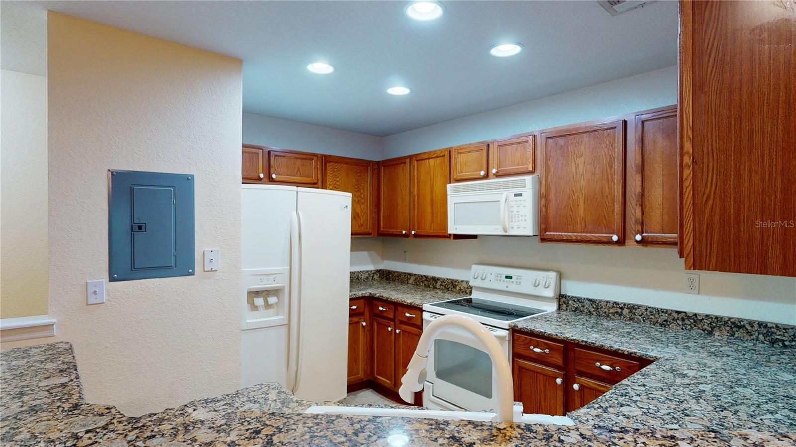 PALM POINTE I CONDO - Residential