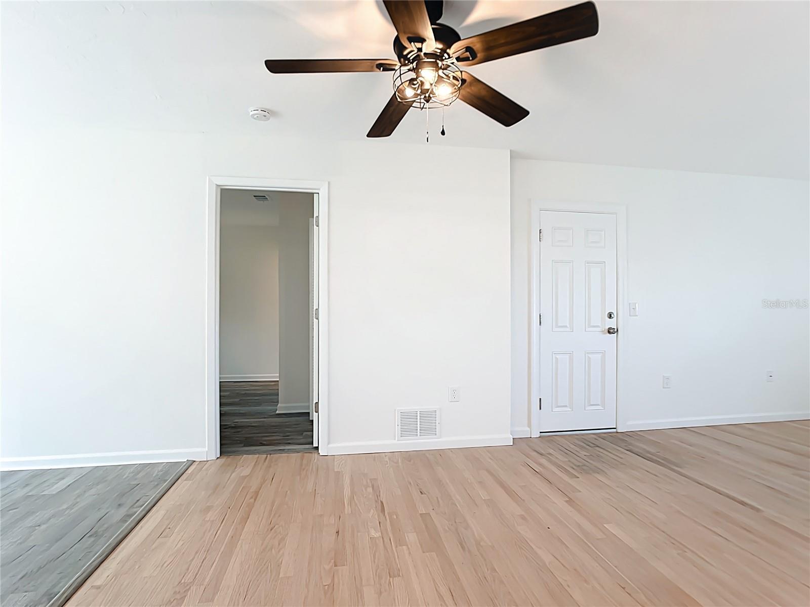 CIRCLE WOODS OF VENICE 1 - Residential