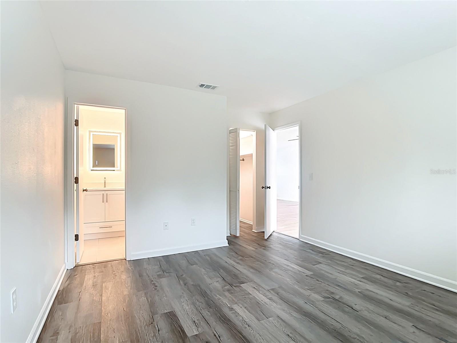 CIRCLE WOODS OF VENICE 1 - Residential