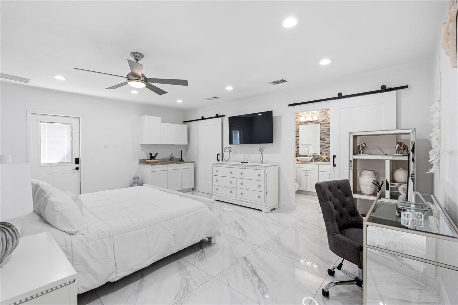 BRANDON LAKEWOOD ESTATES ADD - Residential