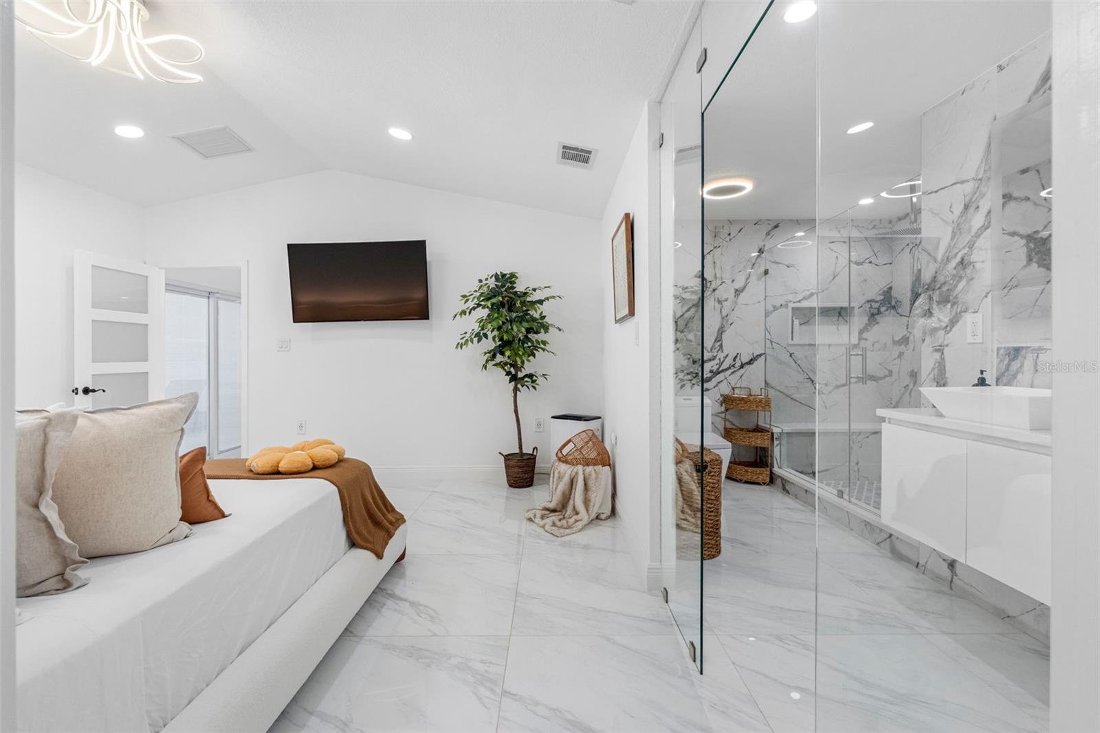 BRANDON LAKEWOOD ESTATES ADD - Residential