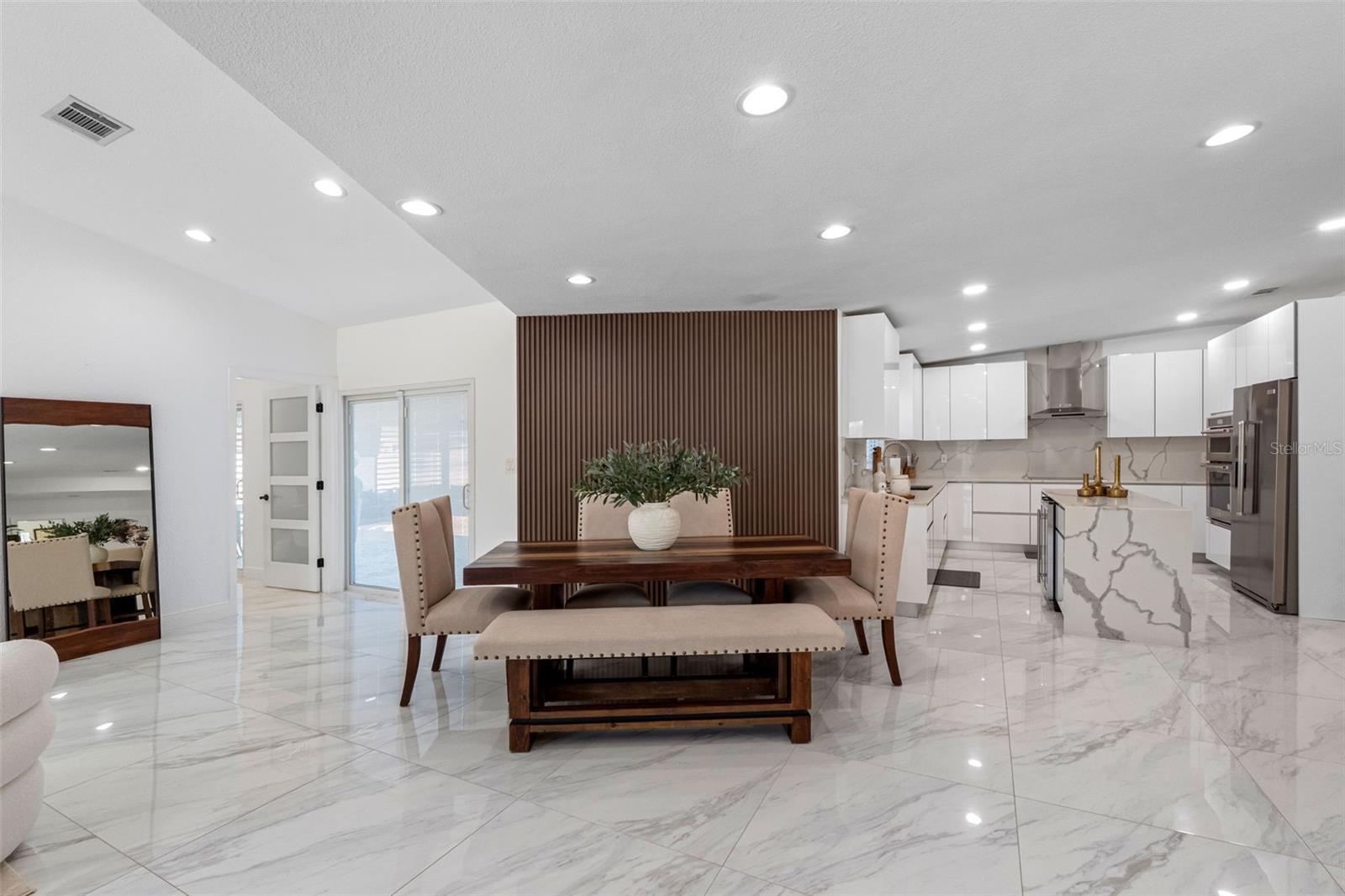 BRANDON LAKEWOOD ESTATES ADD - Residential