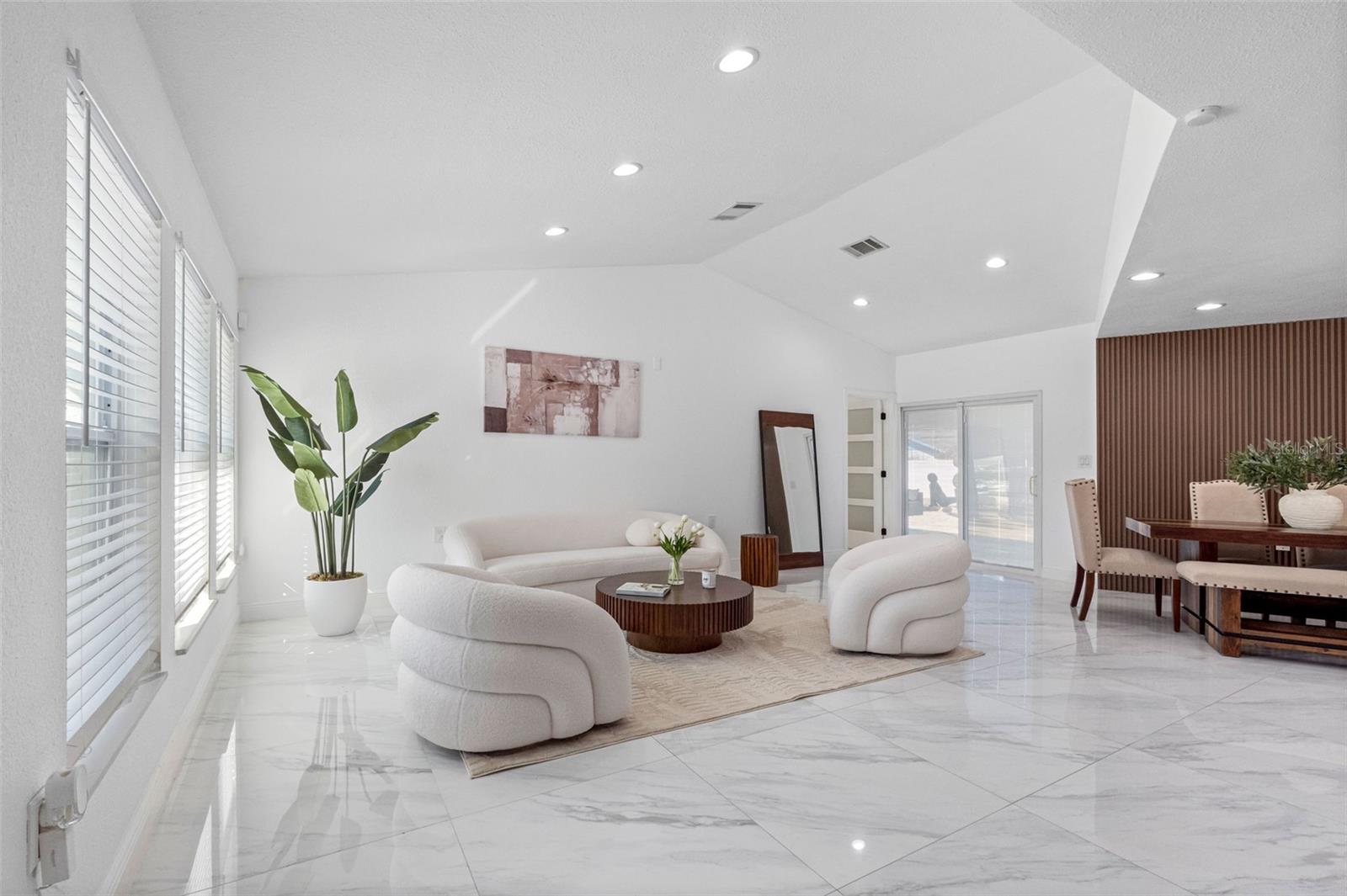 BRANDON LAKEWOOD ESTATES ADD - Residential