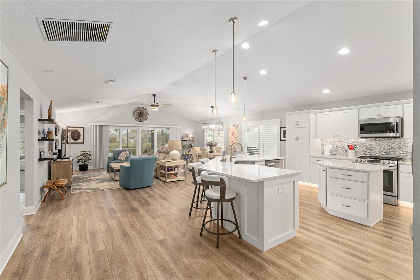 VILLAGES/SOUTHERN OAKS CADE VI - Residential