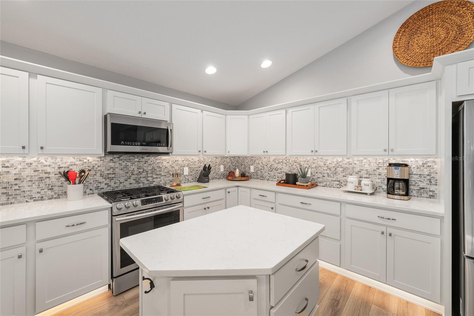 VILLAGES/SOUTHERN OAKS CADE VI - Residential