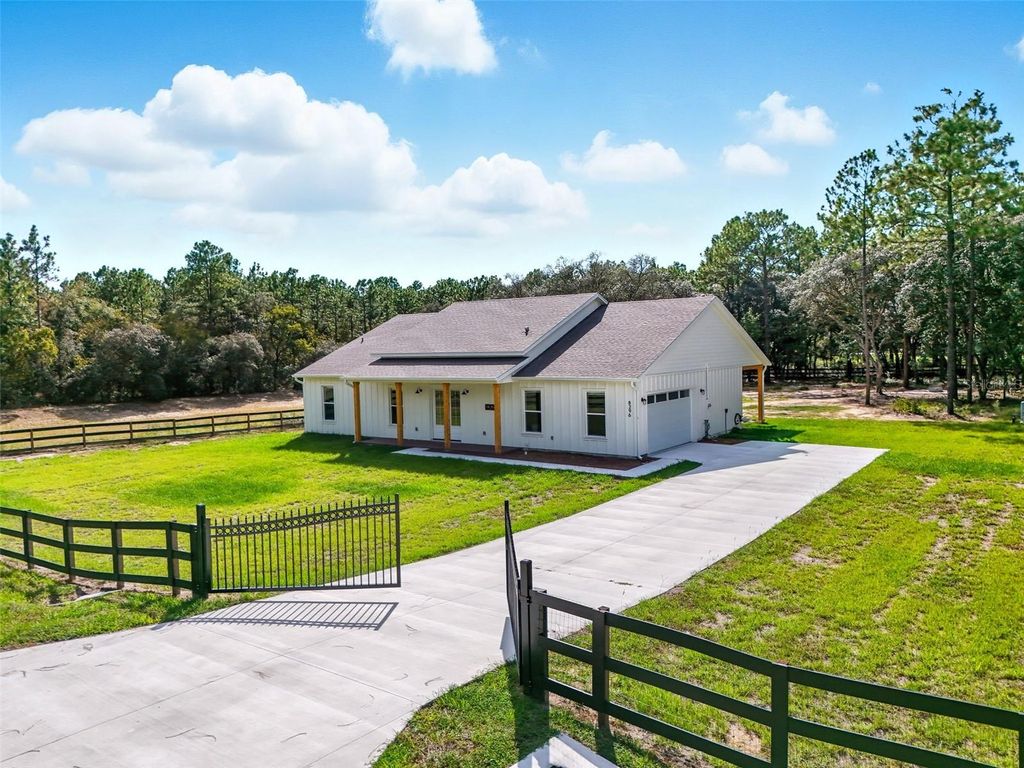 Photo of 8296 SW 128th Terrace, Dunnellon, FL 34432 (MLS # O6342853)