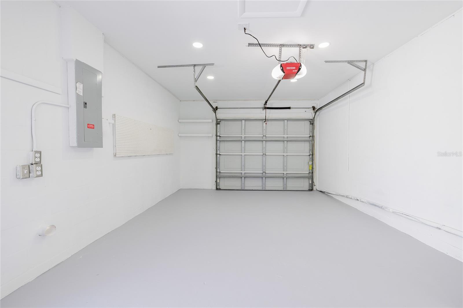 WOODMONT PARK - Residential