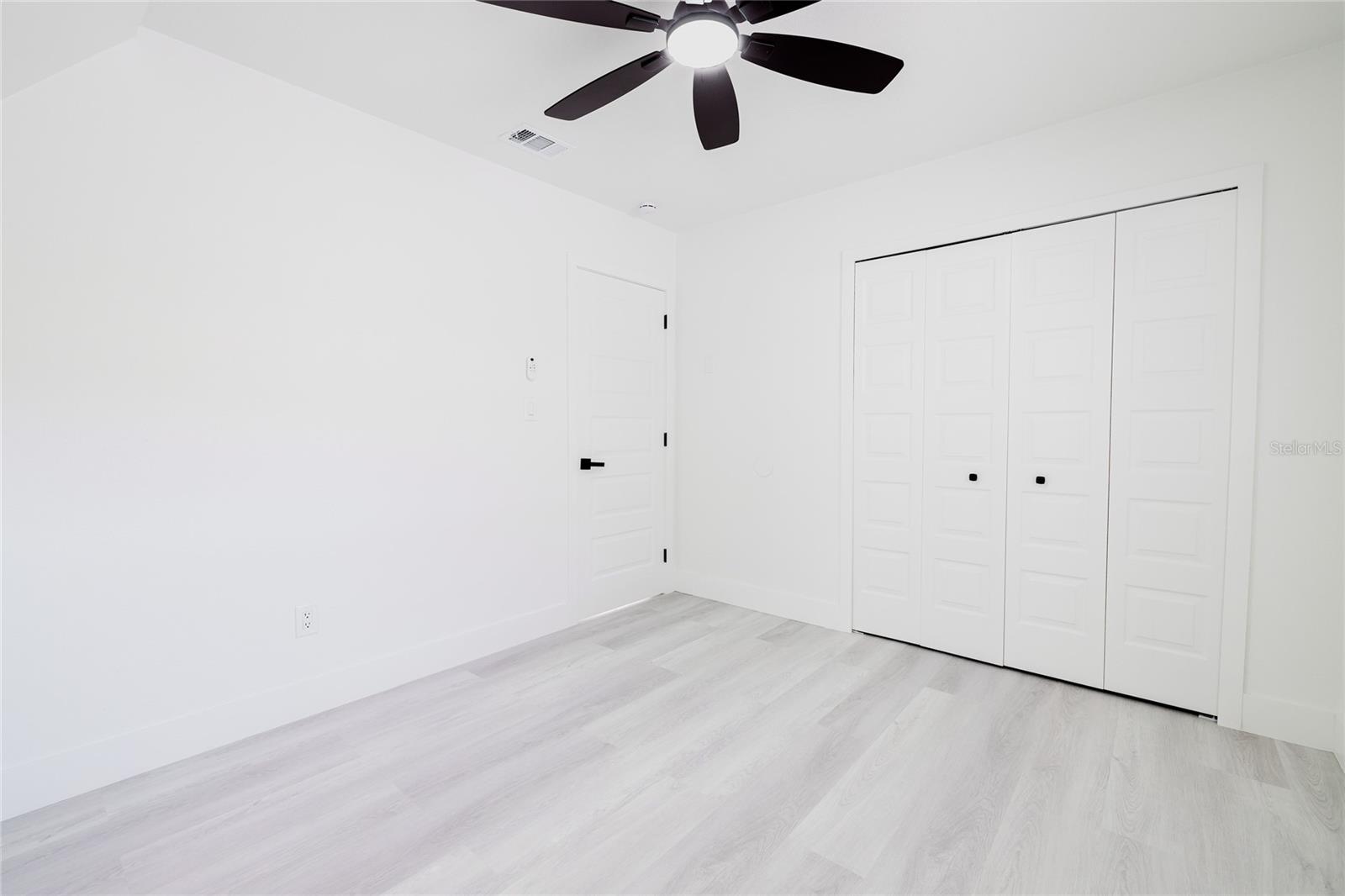 WOODMONT PARK - Residential