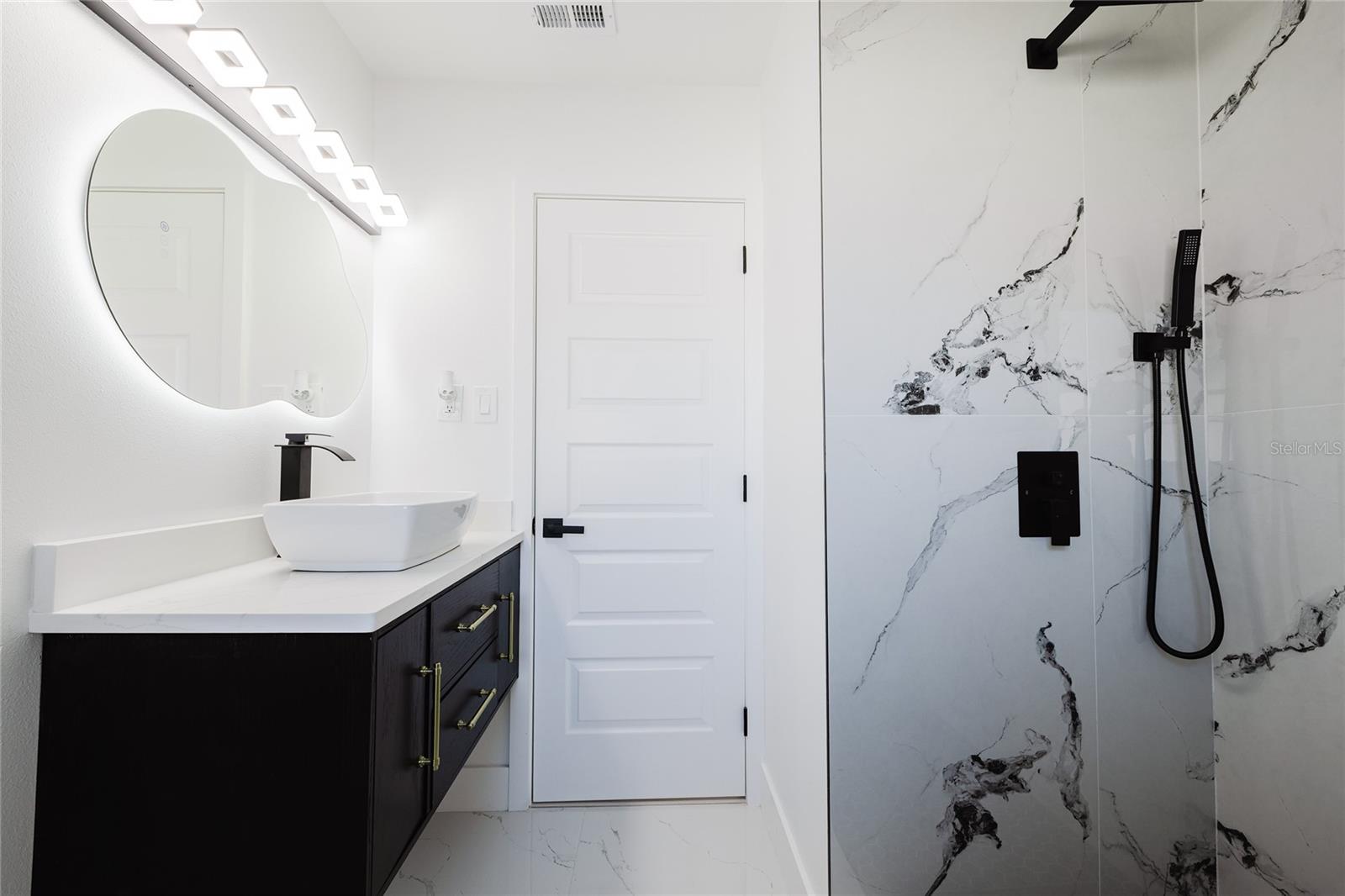 1832 GREENHILL DRIVE