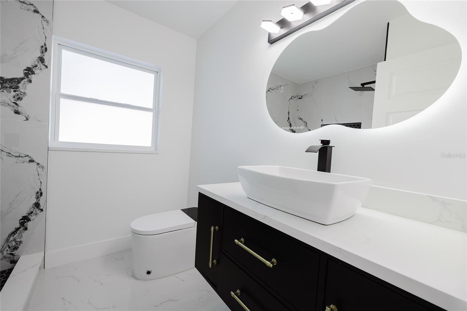 1832 GREENHILL DRIVE