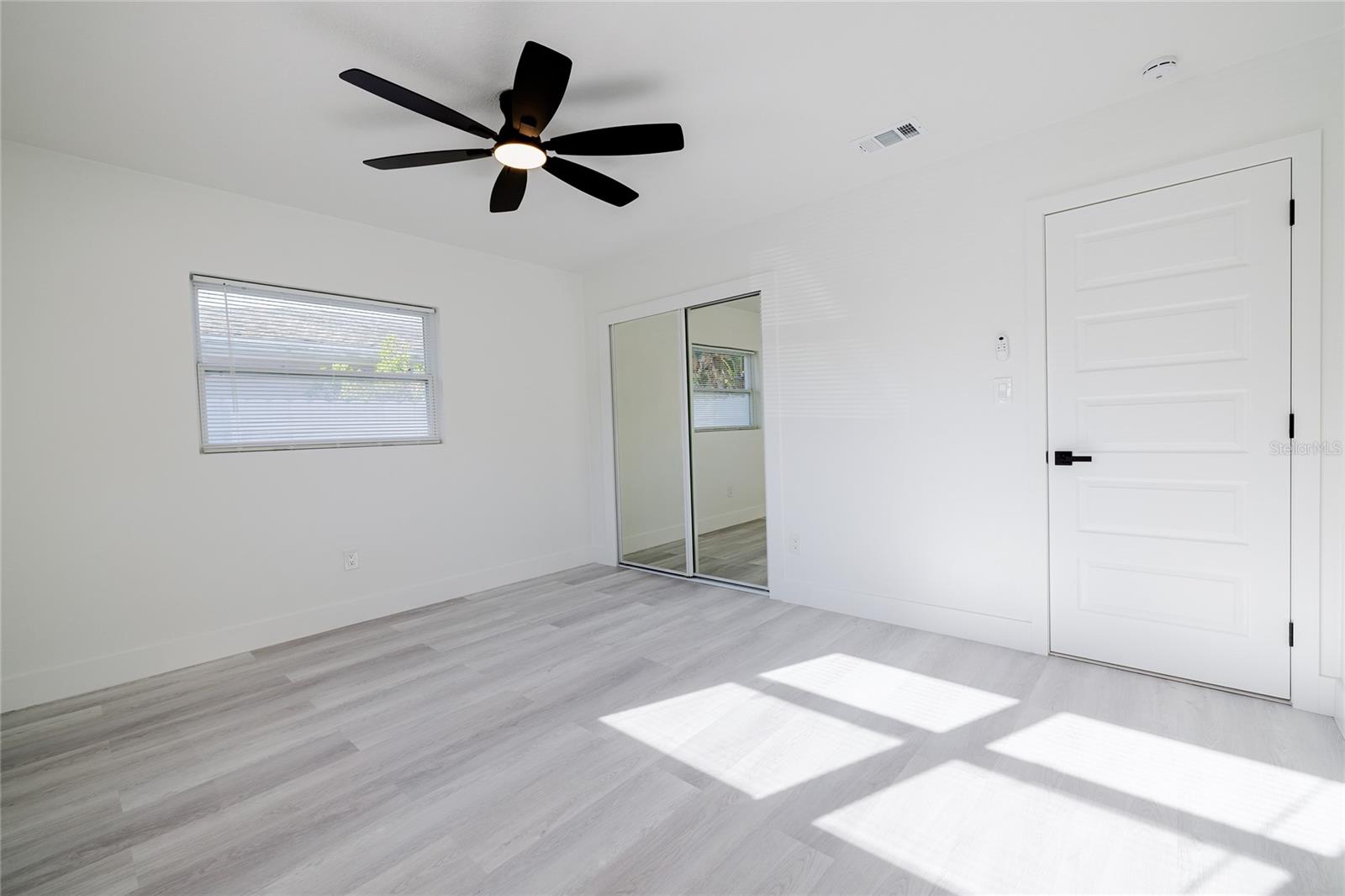 WOODMONT PARK - Residential