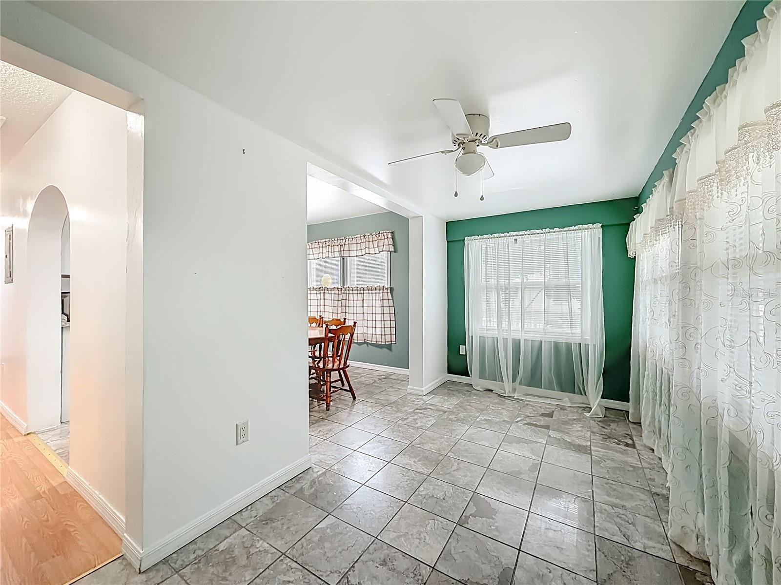 COLONIAL HEIGHTS - Residential